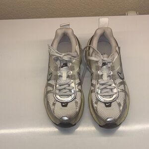 Nike Women's V2K Run shoes
